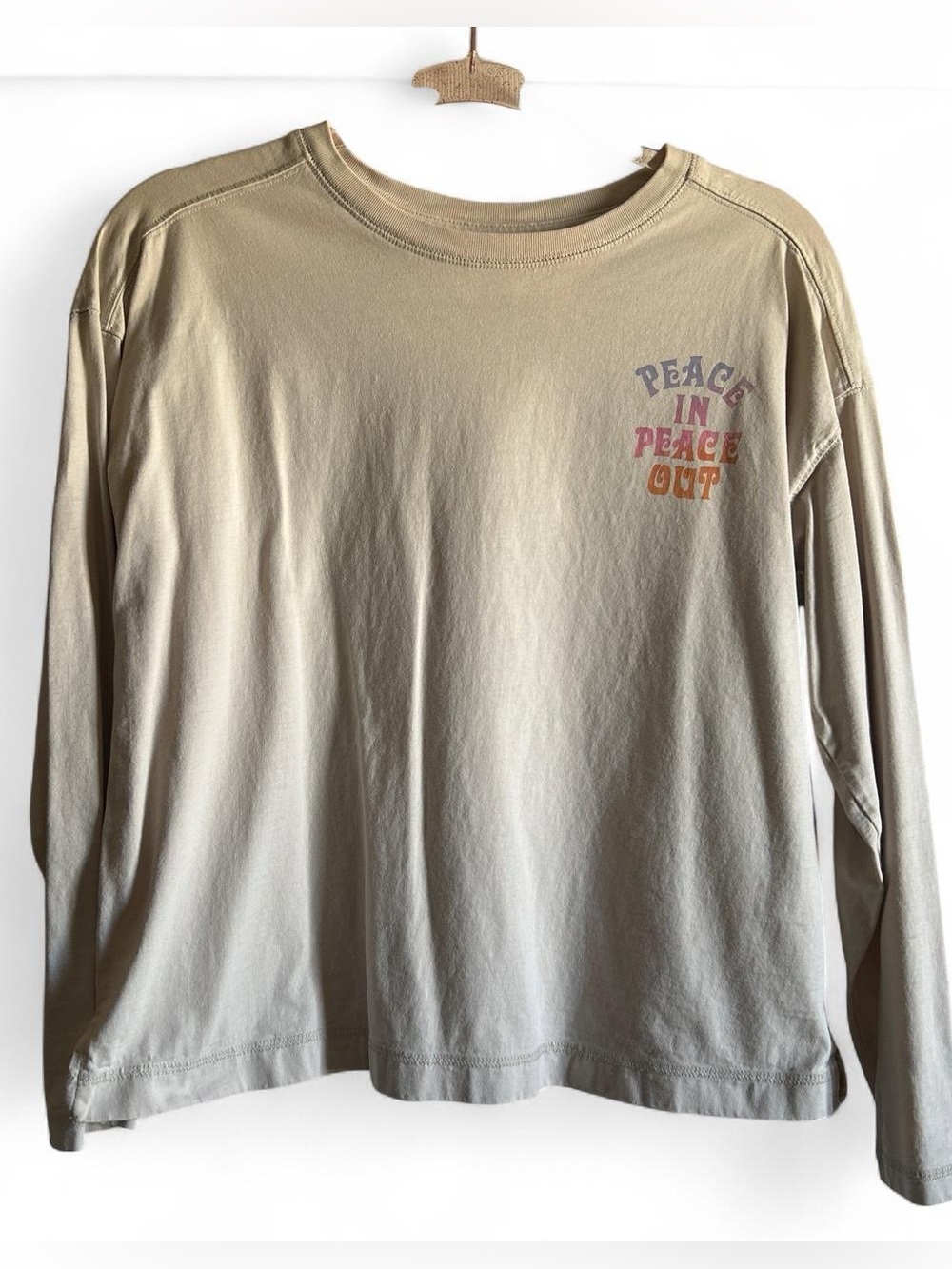 Old Navy Beige Long-Sleeve Graphic Tee with Multi-Color Peace Design size M
